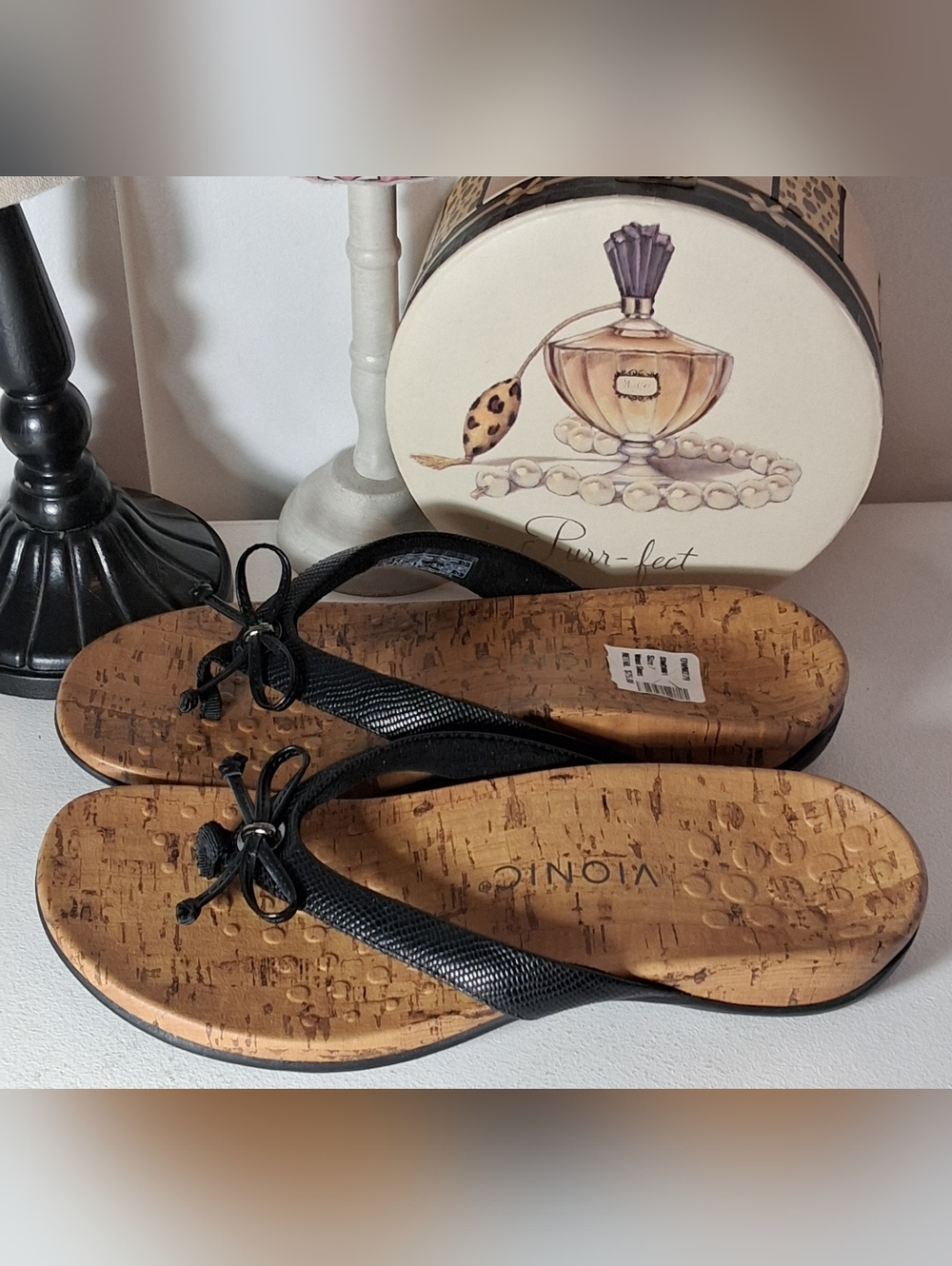 Vionic Black & Tan Thong Sandal Sz 7M NWT - Picture 4 of 8